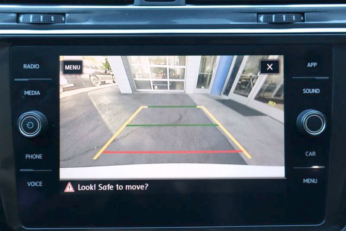 Used 2018 Volkswagen Tiguan SE w/ Panoramic Sunroof Package AWD/4WD image 23