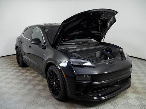 New 2026 Porsche Macan 4S Electric AWD/4WD image 34