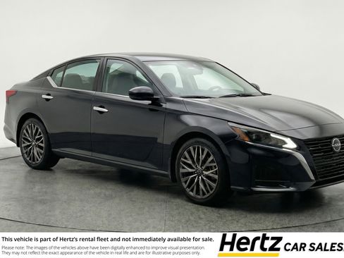 Used 2025 Nissan Altima 2.5 SV image 1