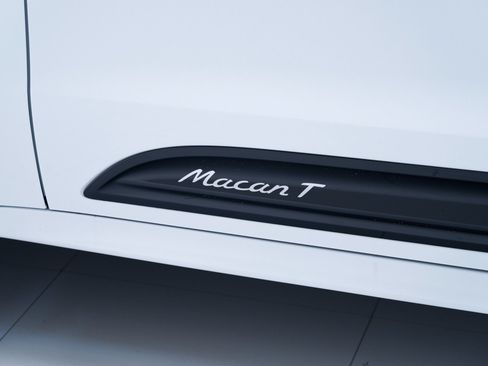 Certified 2026 Porsche Macan Turbo AWD/4WD image 13