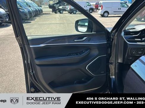 Used 2023 Jeep Grand Cherokee 4WD 4xe image 8