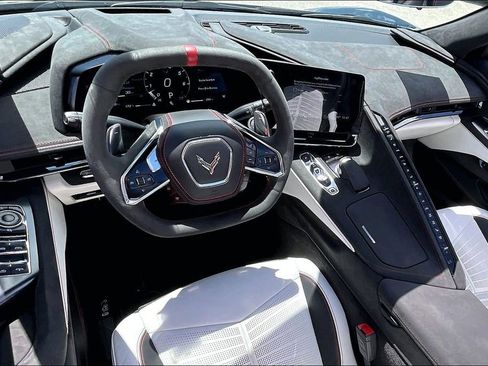Used 2023 Chevrolet Corvette Stingray Premium Conv w/ Z51 Performance Package RWD image 3