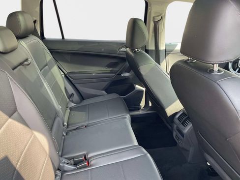 Used 2019 Volkswagen Tiguan SE w/ Panoramic Sunroof Package AWD/4WD image 12