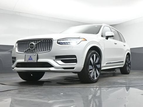 Used 2024 Volvo XC90 T8 Ultimate w/ Lounge Package AWD/4WD image 12