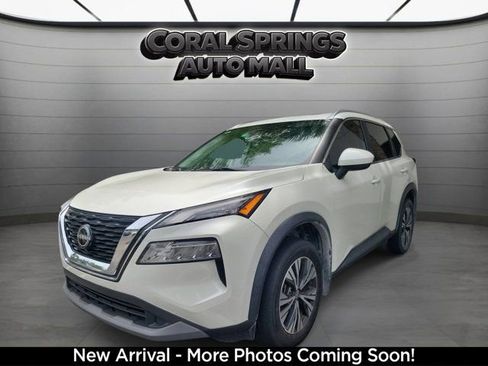 Used 2023 Nissan Rogue SV w/ SV Premium B Package FWD image 2