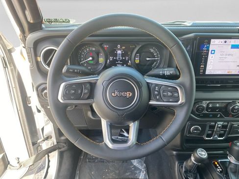 Used 2024 Jeep Wrangler Unlimited Sahara w/ Technology Group AWD/4WD image 18