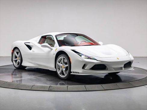 Used 2022 Ferrari F8 Tributo RWD image 15