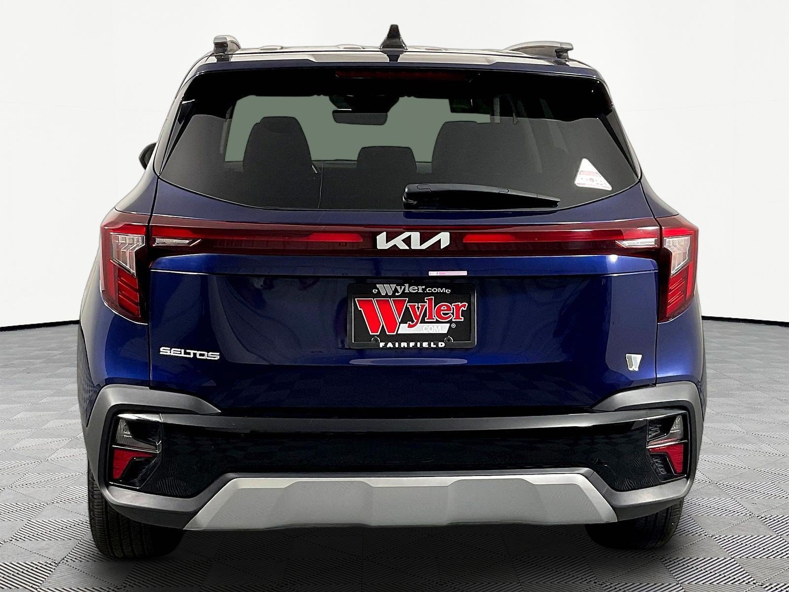 Used 2024 Kia Seltos EX FWD image 5