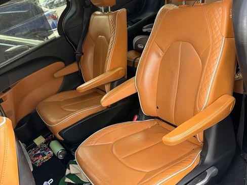 Used 2021 Chrysler Pacifica Pinnacle FWD image 5