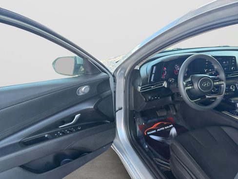 Used 2021 Hyundai Elantra SEL FWD image 11