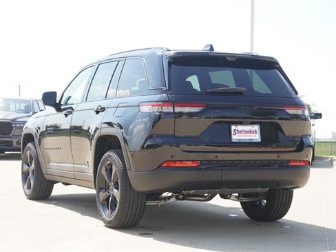 New 2025 Jeep Grand Cherokee Limited w/ Luxury Tech Group II image 6