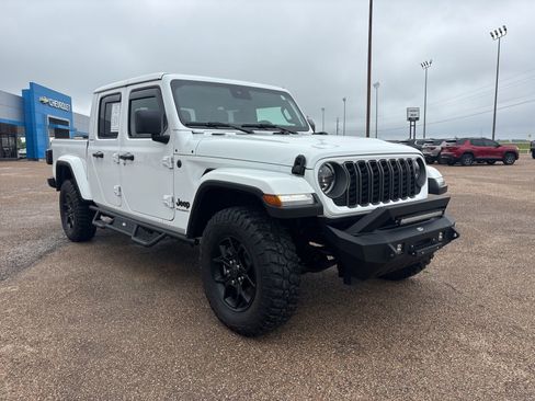Used 2025 Jeep Gladiator Sport AWD/4WD image 8