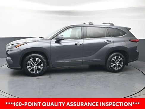 Certified 2021 Toyota Highlander XLE image 2