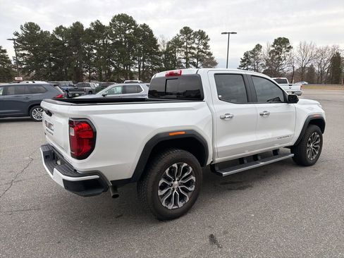 Used 2024 GMC Canyon Denali image 8