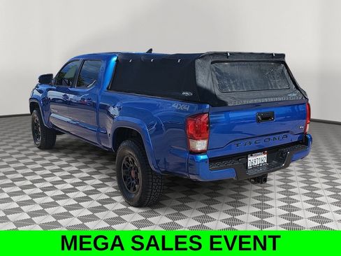 Used 2017 Toyota Tacoma TRD Sport AWD/4WD image 5