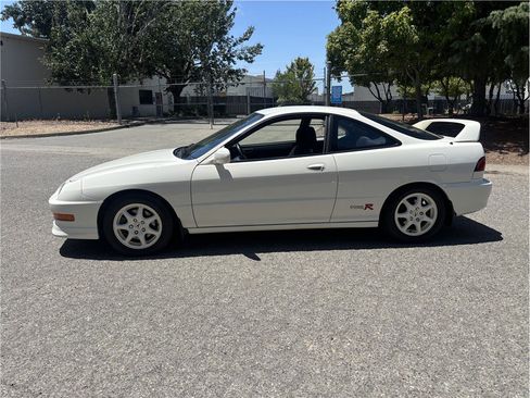 Used 1998 Acura Integra Type R FWD image 4