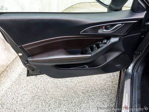 Used 2018 MAZDA MAZDA3 Grand Touring image 22