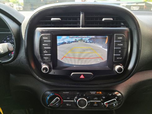 Used 2020 Kia Soul LX FWD image 11