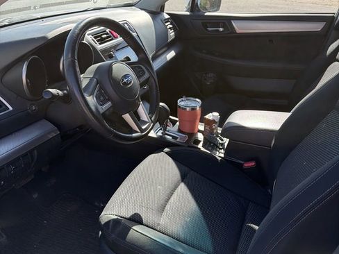 Used 2017 Subaru Outback 2.5i Premium AWD/4WD image 4