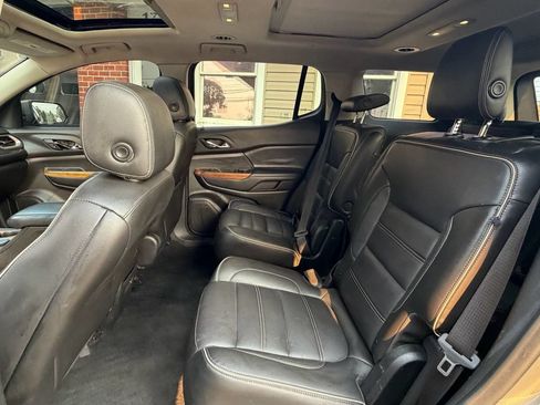 Used 2019 GMC Acadia Denali w/ Technology Package FWD image 10