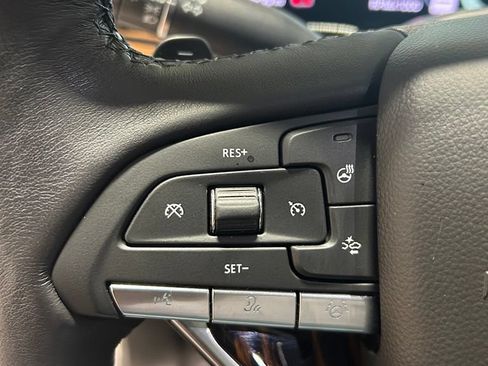 Used 2023 Cadillac Escalade Premium Luxury AWD/4WD image 17