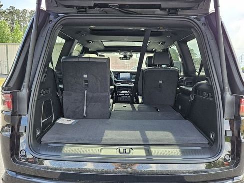 New 2025 Jeep Wagoneer Series II w/ Convenience Group I image 13