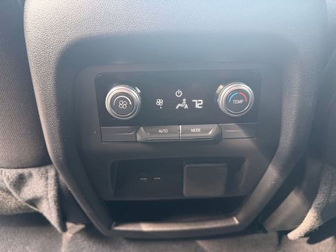 Used 2025 GMC Acadia Elevation image 27