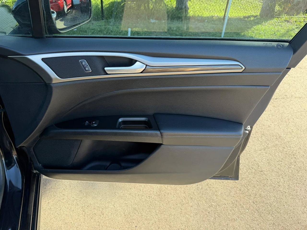 Used 2019 Ford Fusion SEL FWD image 35