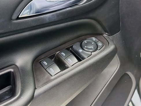 Used 2020 Chevrolet Equinox LT image 18