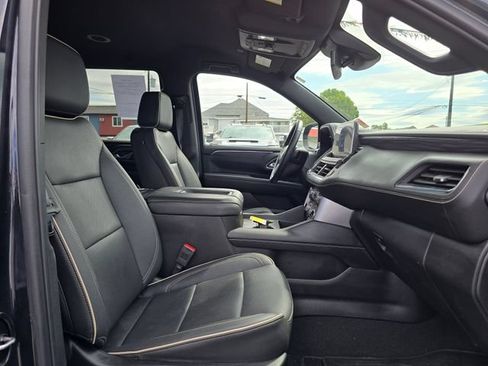 Used 2024 GMC Yukon SLT w/ SLT Luxury Package AWD/4WD image 10