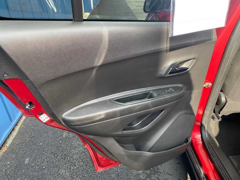 Used 2019 Chevrolet Trax LT FWD image 29