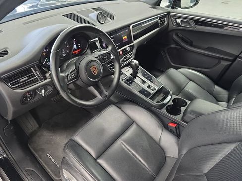 Certified 2023 Porsche Macan AWD/4WD image 4