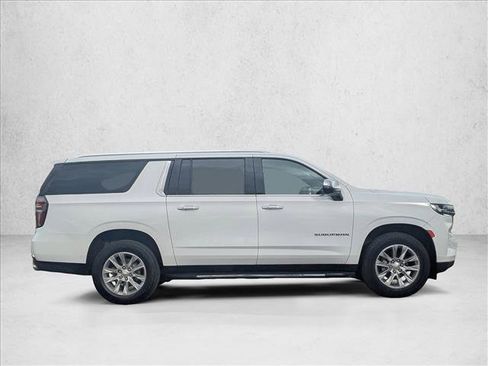 Used 2023 Chevrolet Suburban Premier image 4