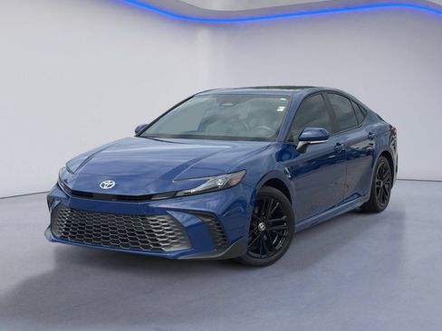 Used 2025 Toyota Camry SE FWD image 2