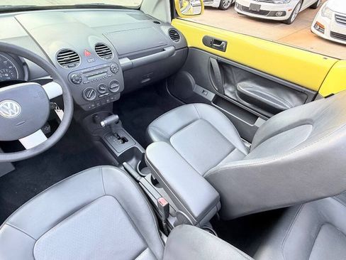 Used 2007 Volkswagen Beetle Convertible w/ Package 1 FWD image 34