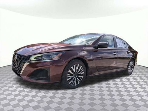 Used 2025 Nissan Altima 2.5 SV FWD image 7