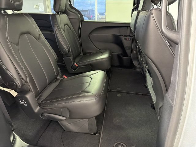 New 2026 Chrysler Pacifica Select AWD/4WD image 31