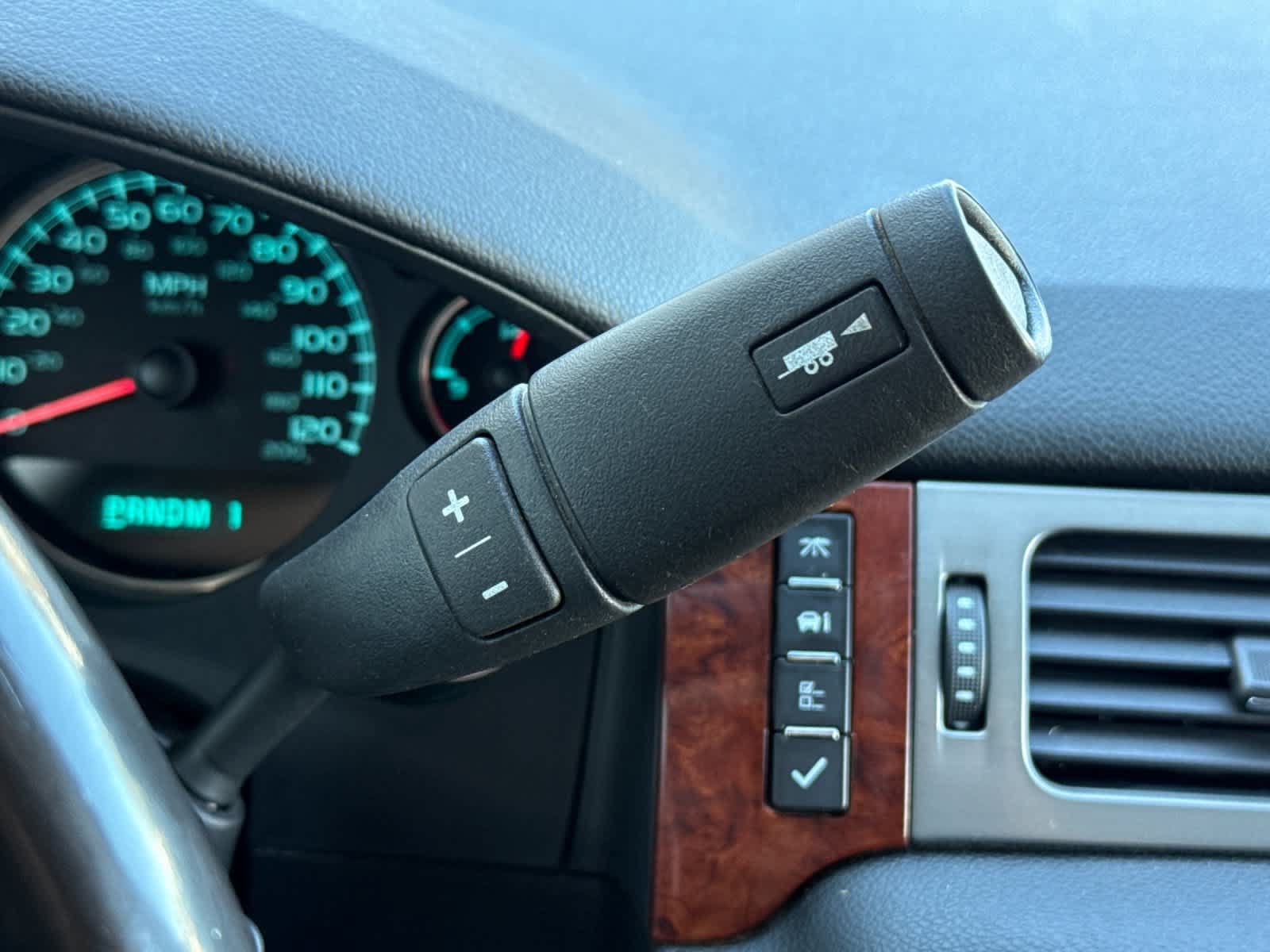 Used 2009 Chevrolet Suburban 2500 LT AWD/4WD image 23