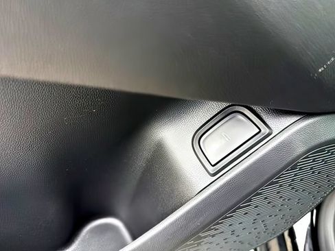 Used 2025 Chevrolet Equinox ACTIV AWD/4WD image 20