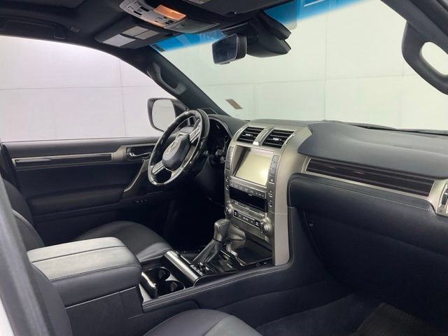 Used 2021 Lexus GX 460 Premium w/ Accessory Package AWD/4WD image 29