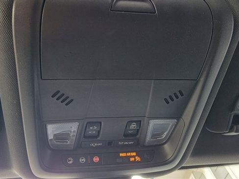 Used 2022 Chevrolet Equinox RS w/ RS Leather Package image 39