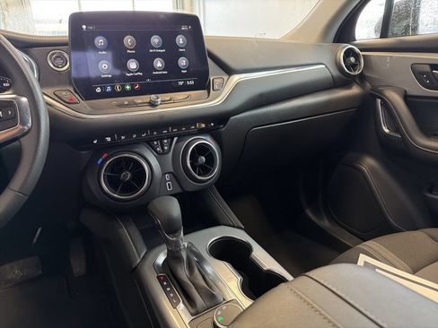 Used 2025 Chevrolet Blazer LT FWD image 19