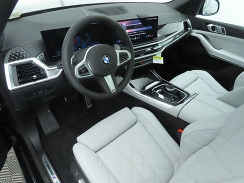 Used 2026 BMW X5 sDrive40i w/ M Sport Package image 11