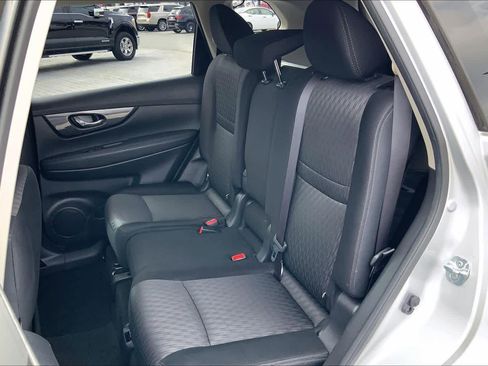 Used 2017 Nissan Rogue SV image 20