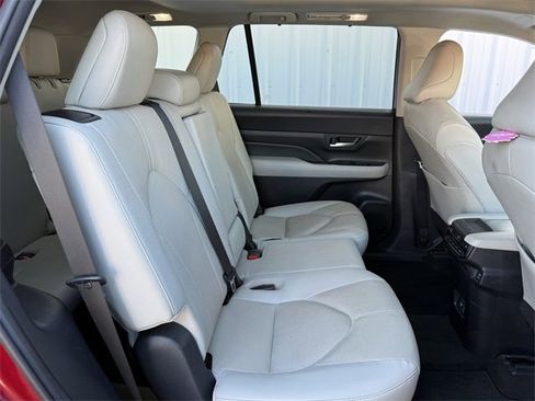 Used 2024 Toyota Grand Highlander Limited image 32