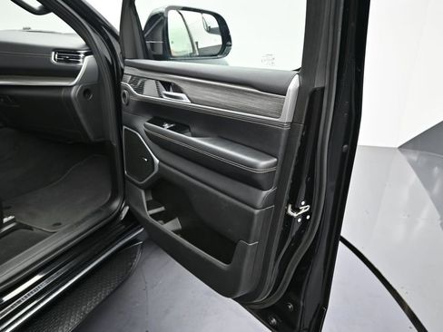 Used 2024 Jeep Wagoneer Series II w/ Flexible Seating Group RWD image 7