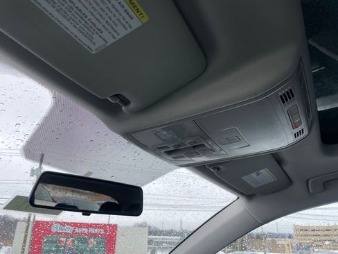 Certified 2022 Volkswagen Taos SE image 26