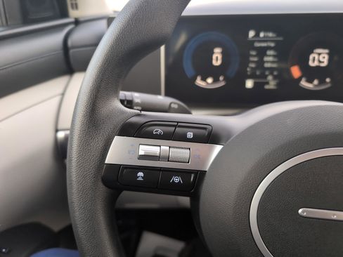 Used 2025 Hyundai Tucson SE image 34