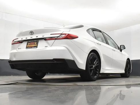 Used 2025 Toyota Camry SE FWD image 13