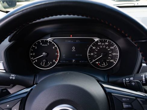 Used 2023 Nissan Altima 2.5 SR FWD image 12